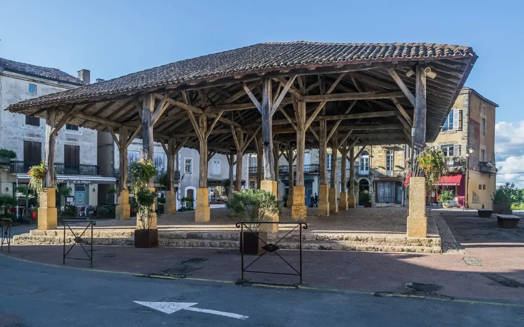 Dormir dans un village classé de Dordogne : le village pour vous seul à 19 h