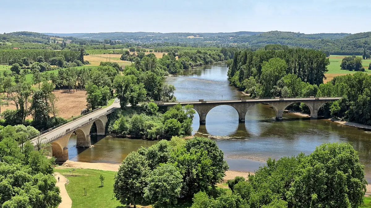 Confluence de la Dordogne et de la Vézère et les deux ponts de Limeuil