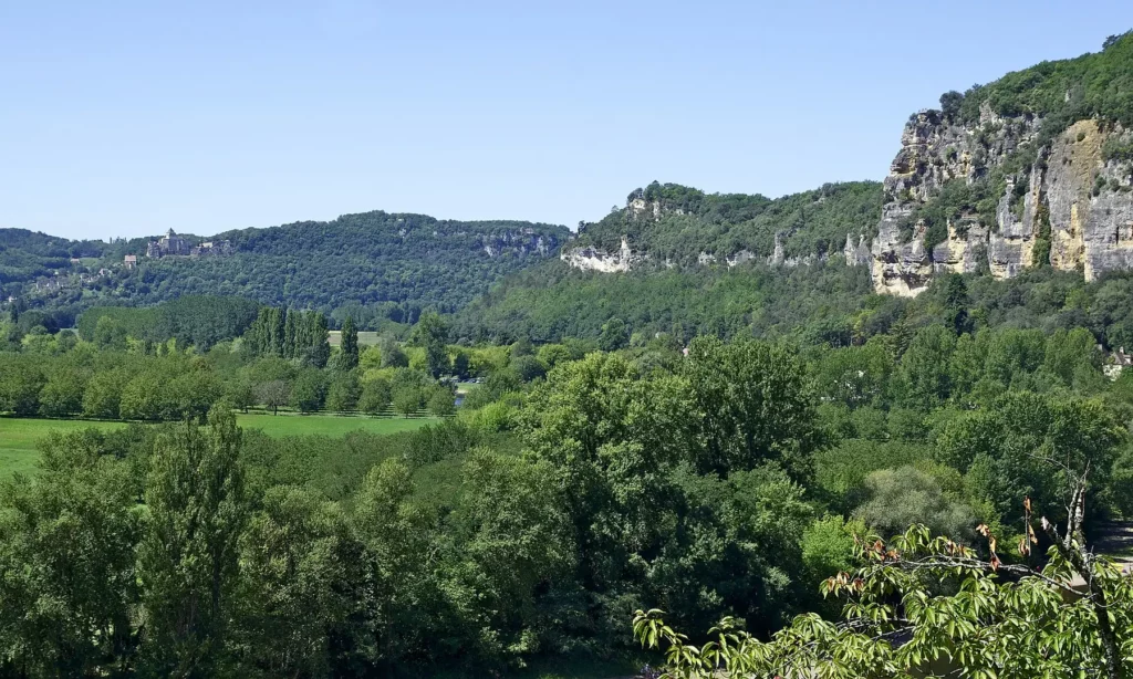 Panorama de la vallée de la Dordogne près de La Roque-Gageac