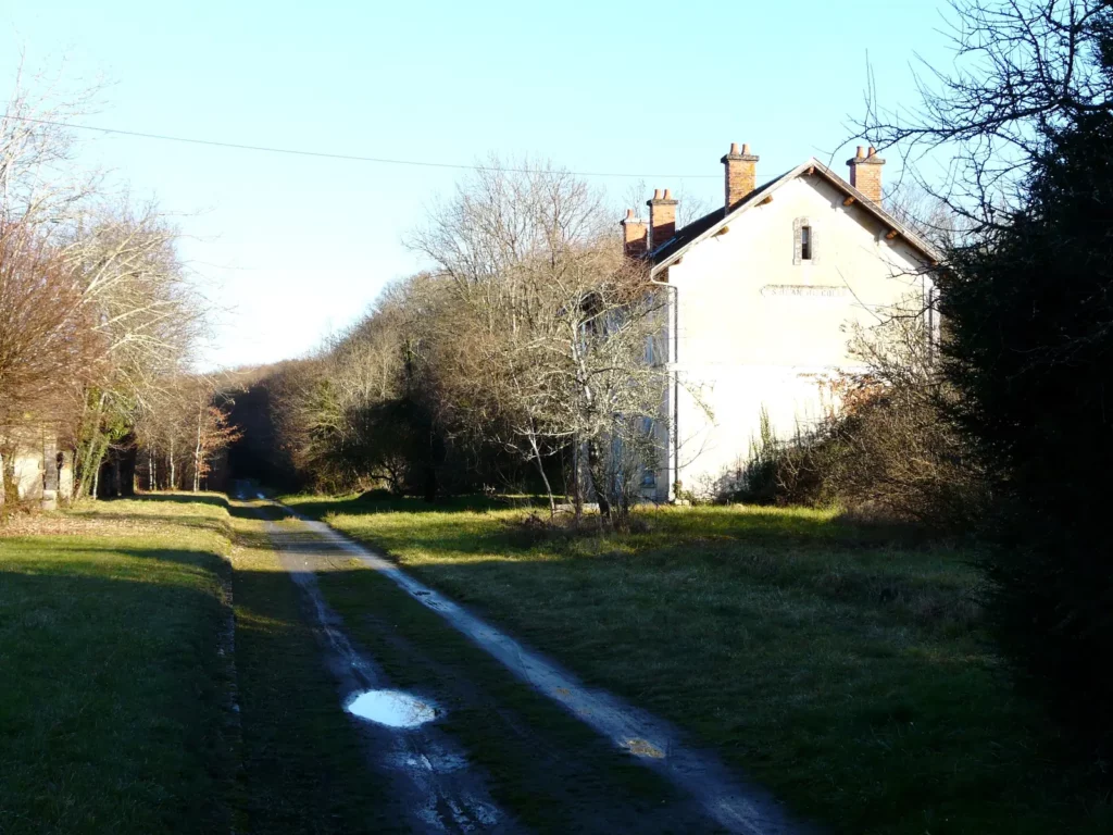 Ancienne gare de Saint-Jean-de-Côle au bord de la voie verte Thiviers – Saint-Pardoux-la-Rivière