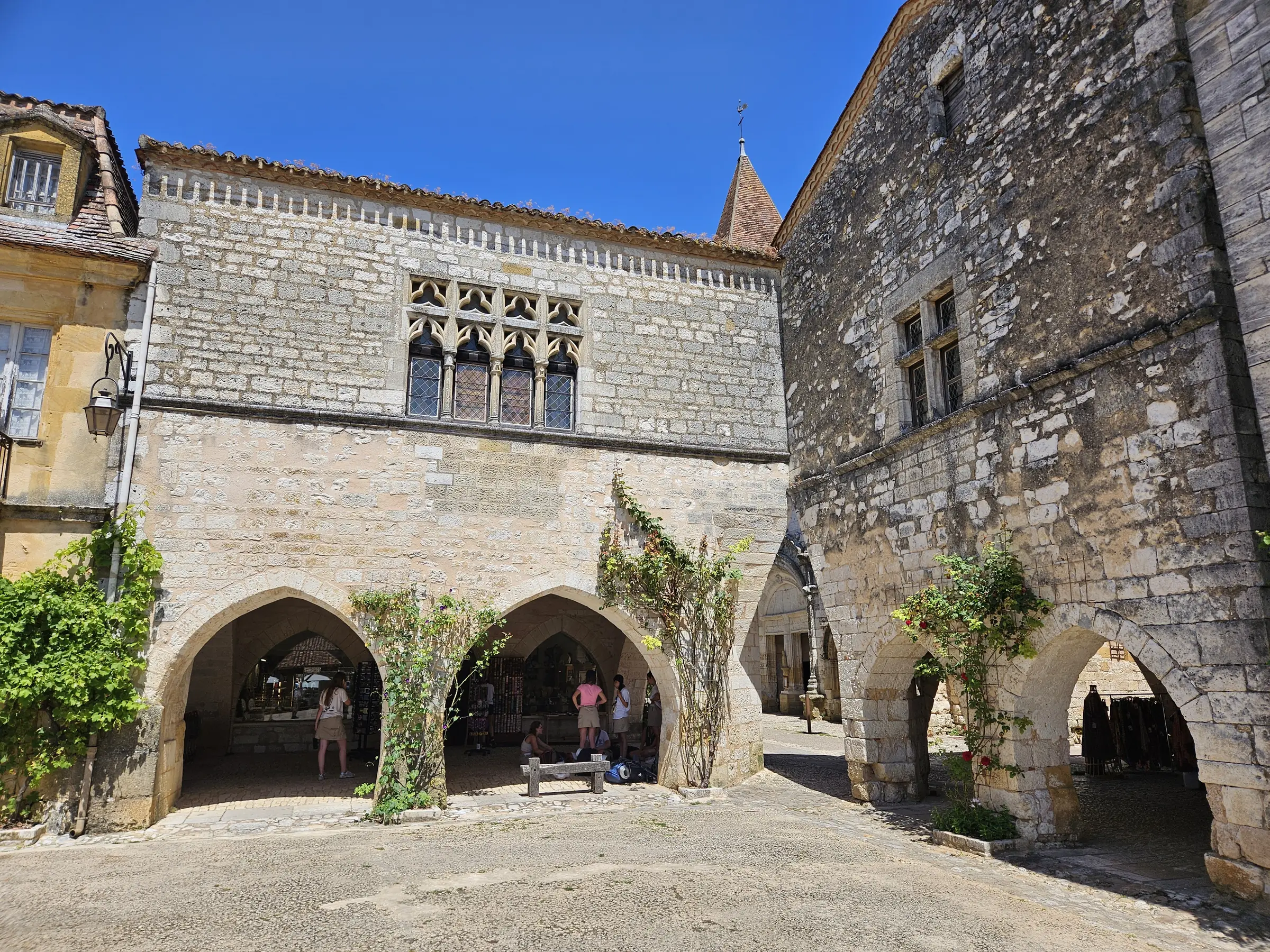 Monpazier — la place des Cornières de la bastide