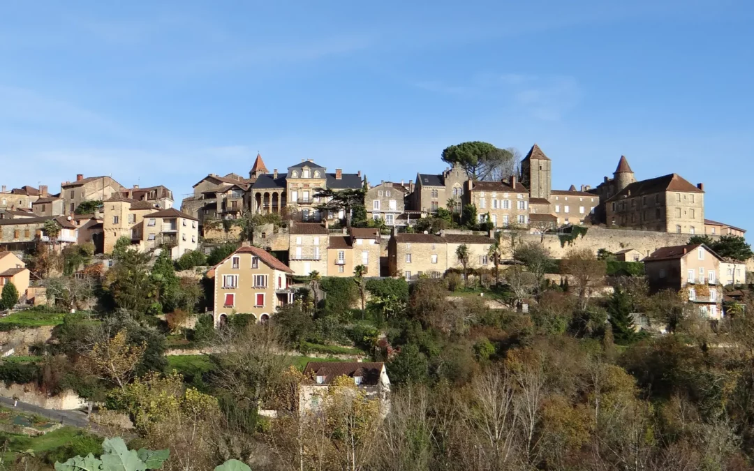 Belvès — Belvès sur son éperon, vue générale côté sud