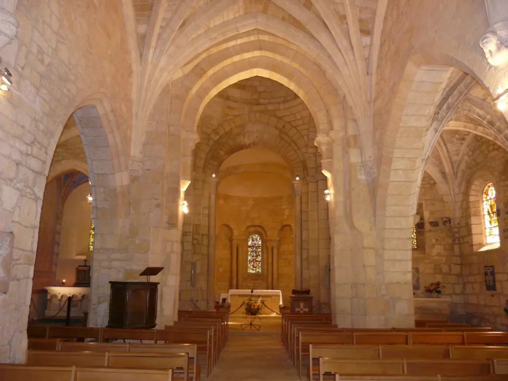 Carsac-Aillac — la nef voûtée d'ogives de Saint-Caprais