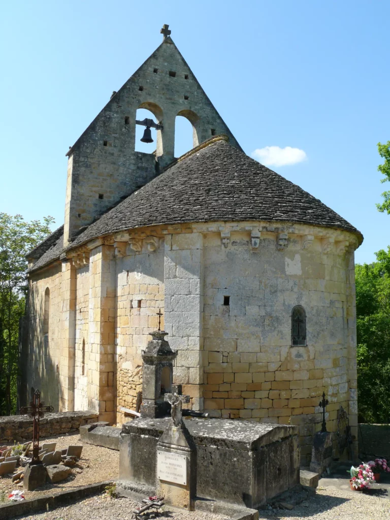 Cénac-et-Saint-Julien — le chevet roman de l'église du prieuré Saint-Julien