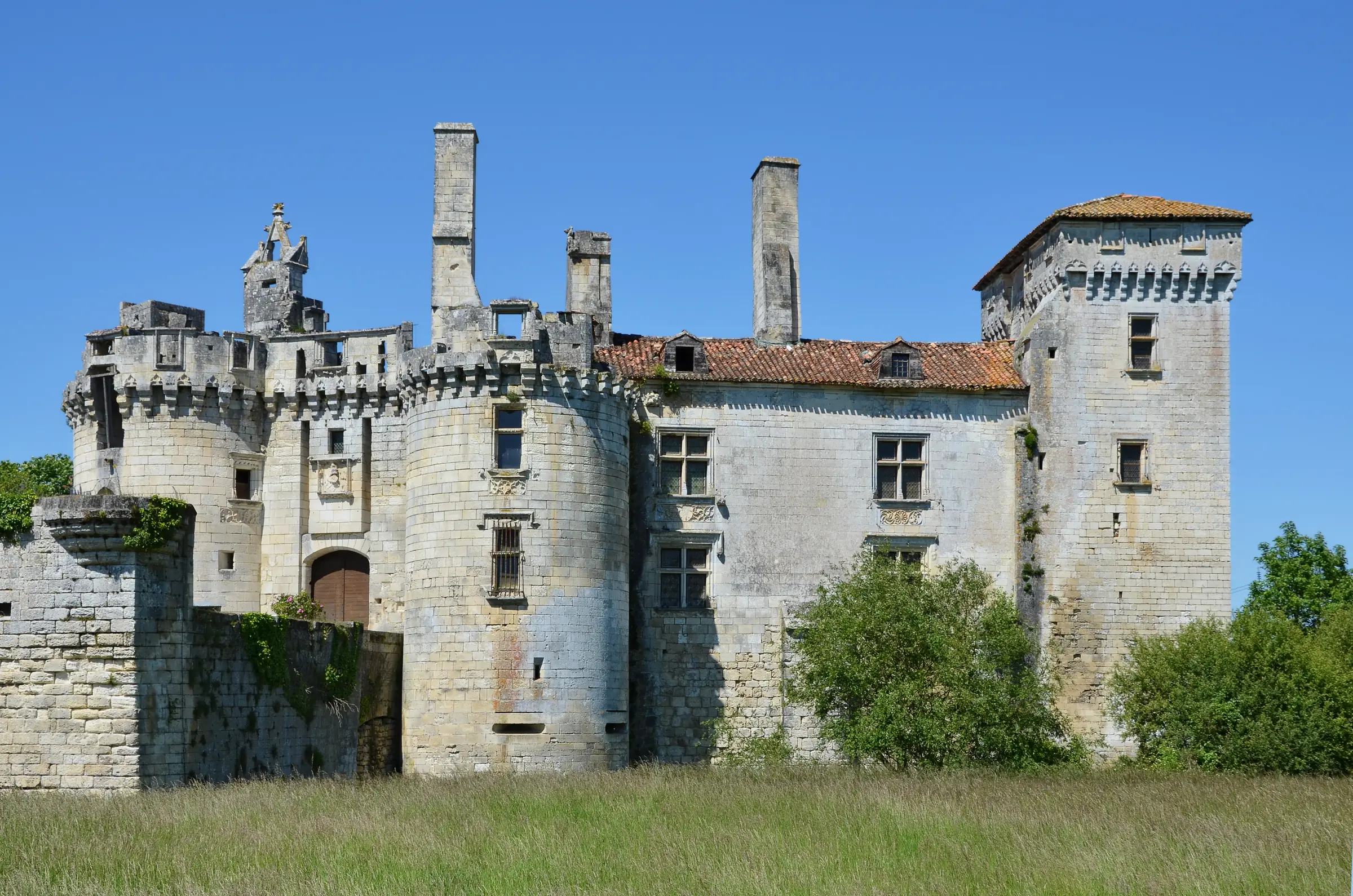 Château de Mareuil — le logis et les tours du château de Mareuil