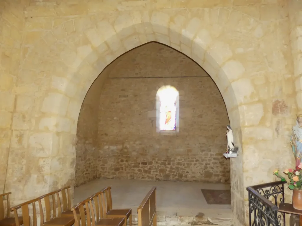 Le hameau de Cussac et sa chapelle, qui a donné son nom à la grotte