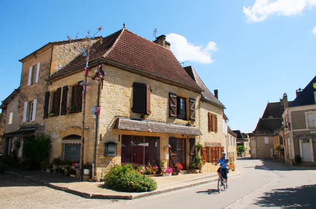 Maisons en pierre de Daglan, étape de la véloroute du Céou