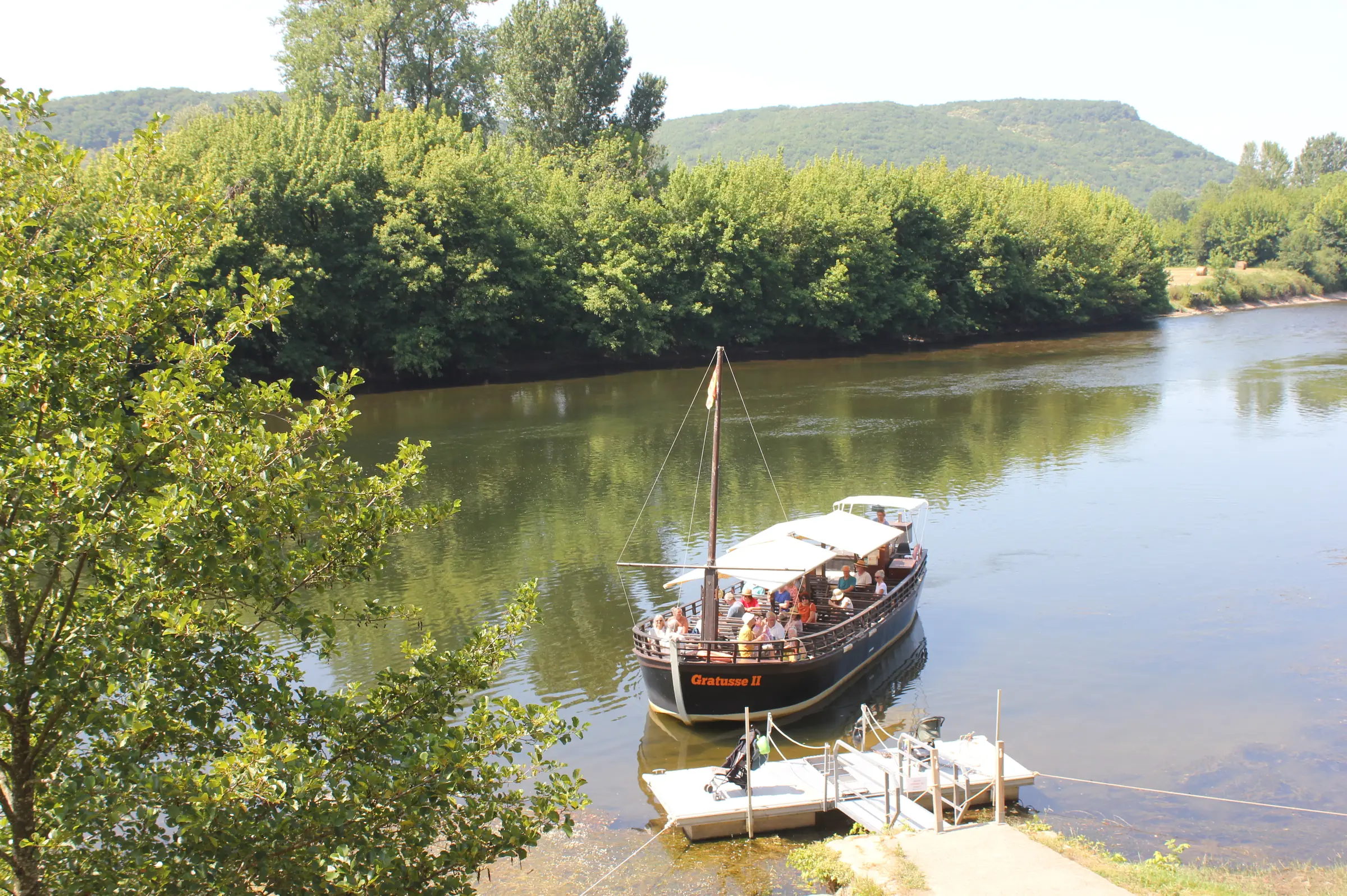 Gabarres de Beynac — une gabare naviguant sur la Dordogne à Beynac