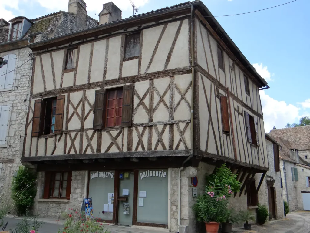 Issigeac — maison à colombages de la Grand'Rue