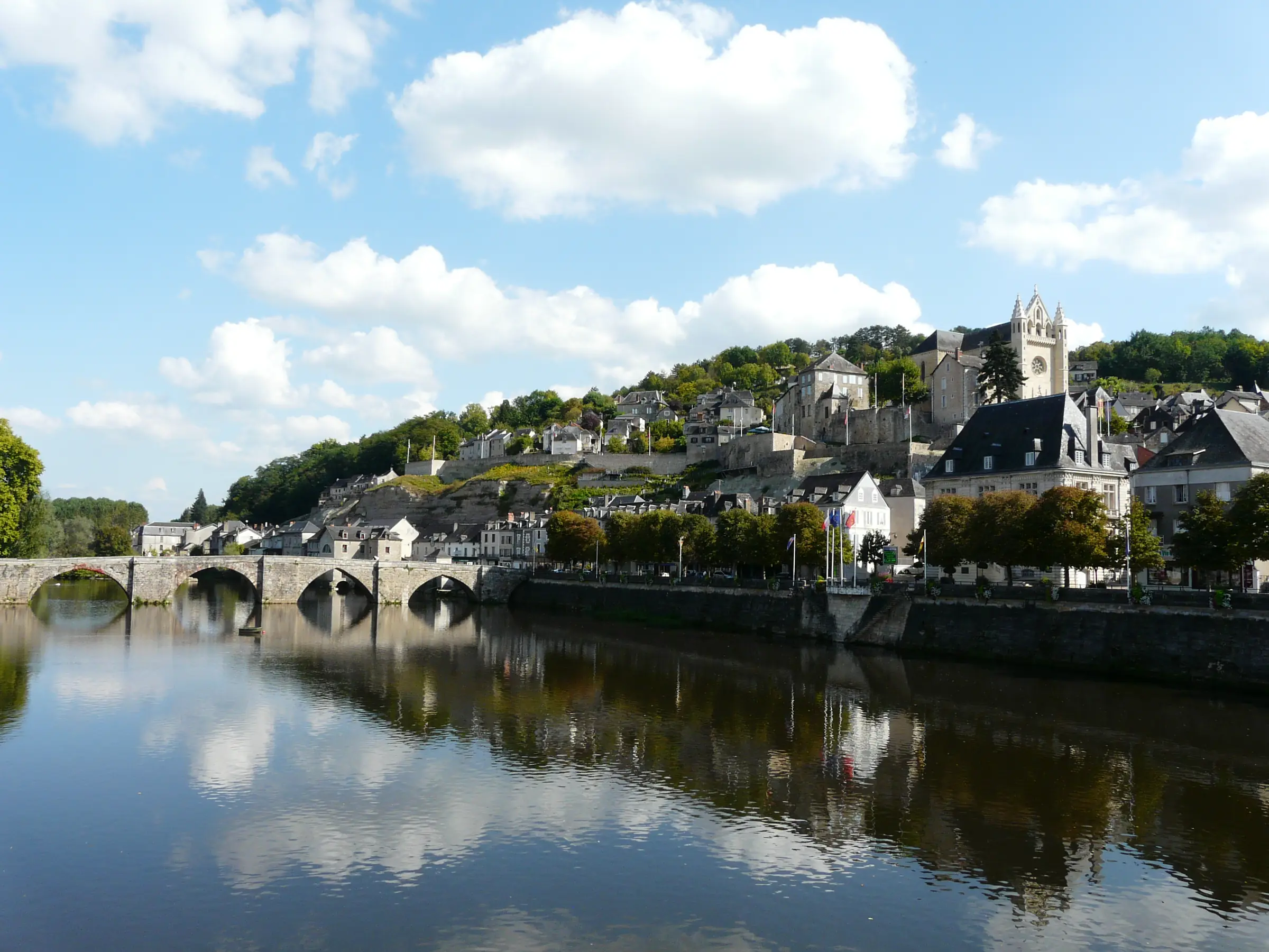 Jardins de l’Imaginaire — la Vézère et la vieille ville de Terrasson-Lavilledieu
