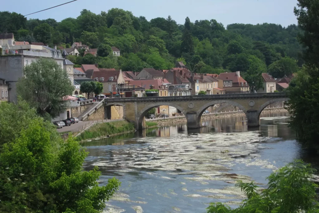 Le Bugue au bord de la Vézère, étape de la Vézère à vélo