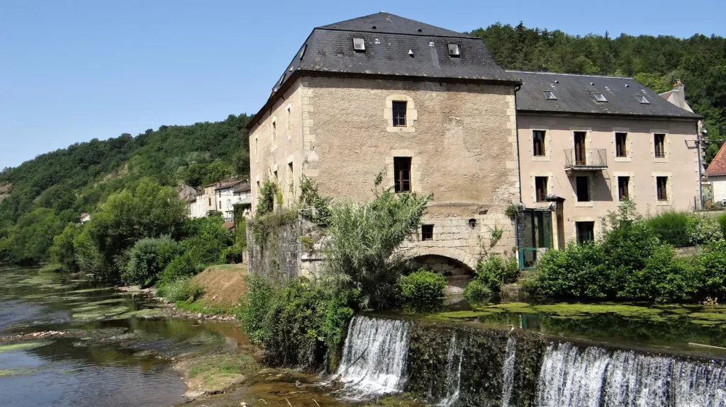 Le Bugue — l'ancien moulin à la confluence de la Douch et de la Vézère