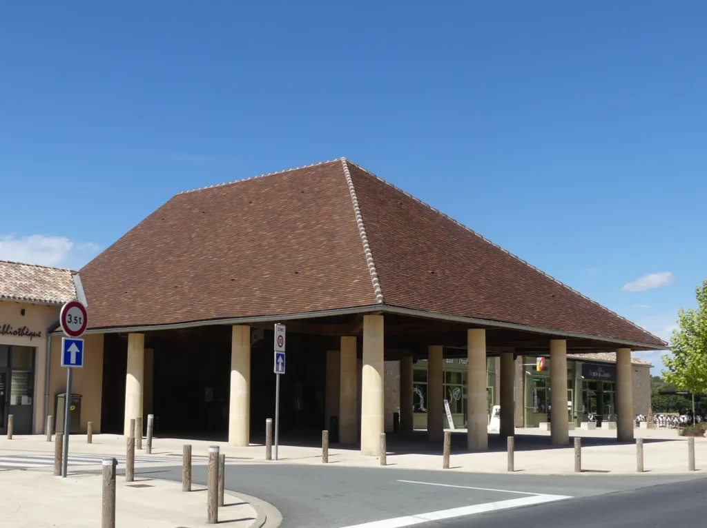 La halle de Sorges, en Périgord Blanc