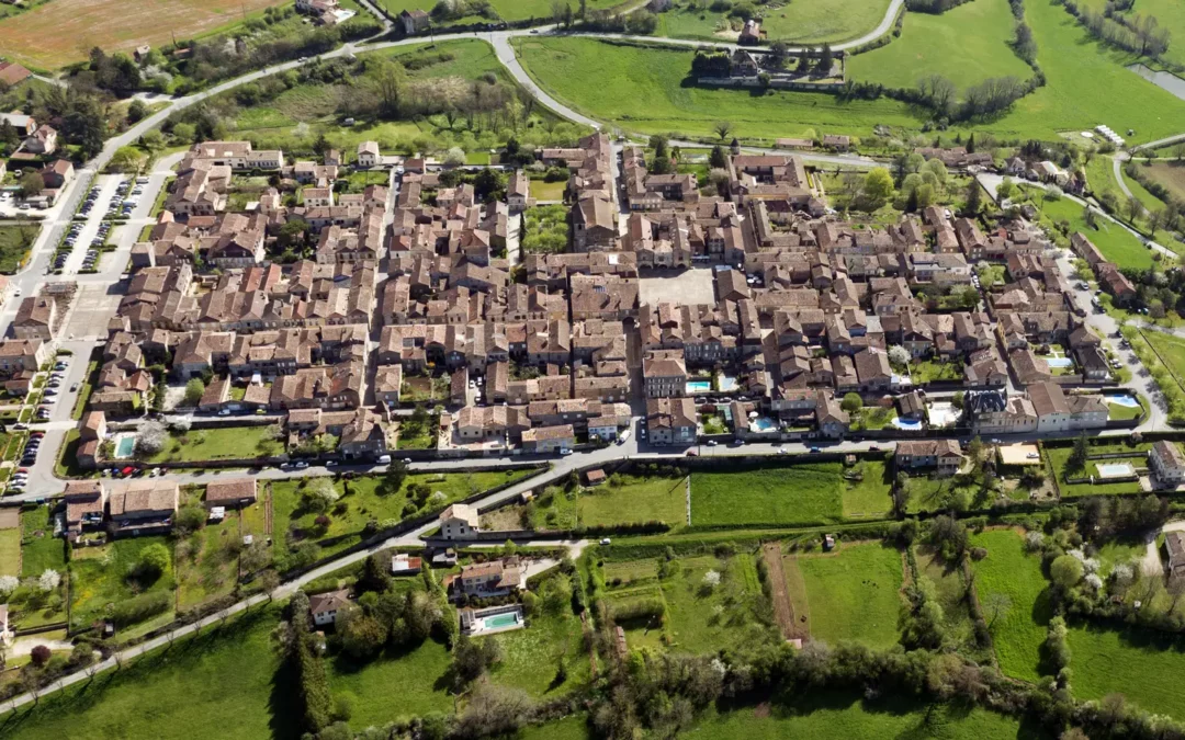 Monpazier — le plan en damier de la bastide vu du ciel