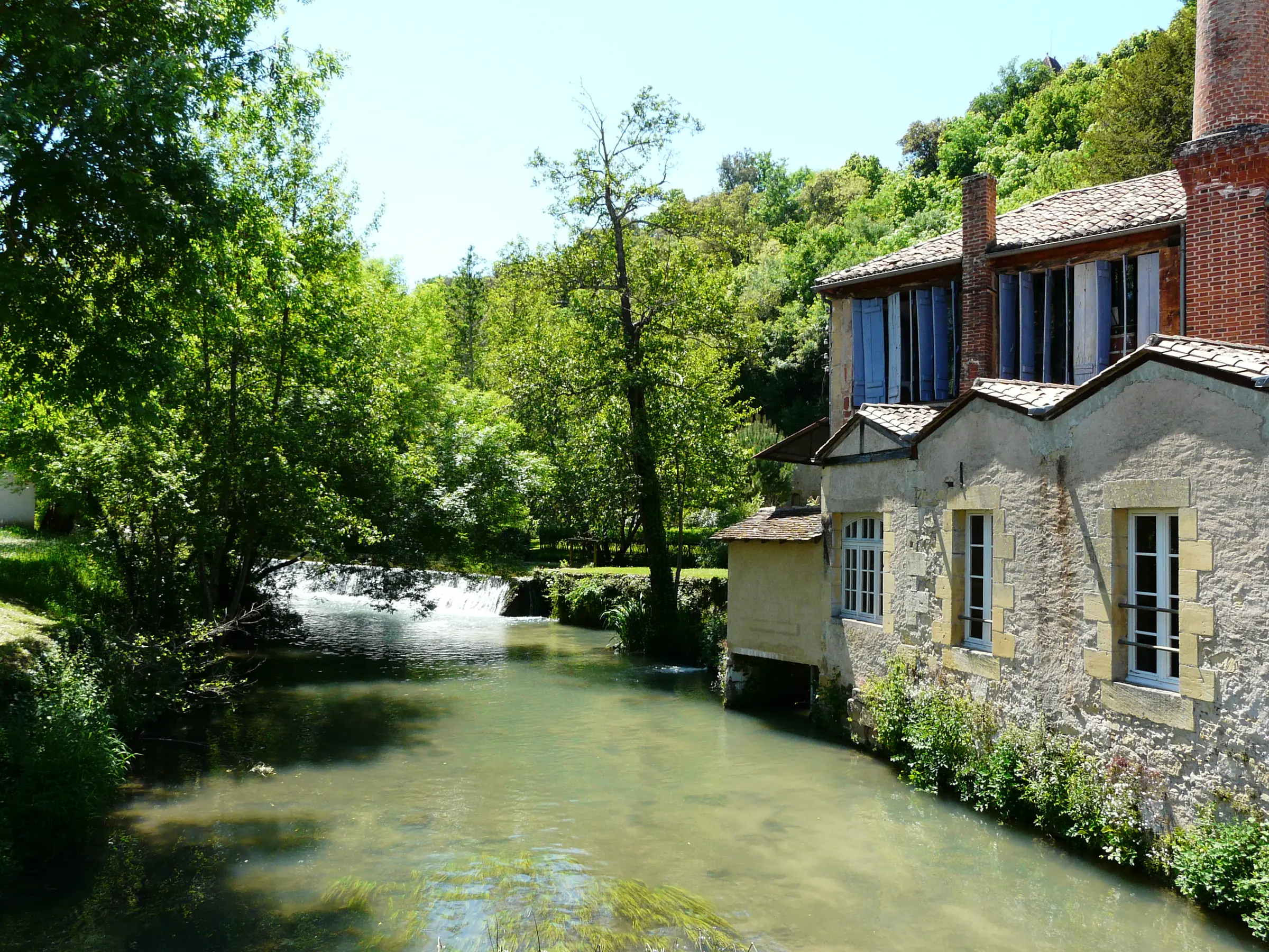 Moulin à papier de la Rouzique — le moulin à papier de la Rouzique au bord de la Couze
