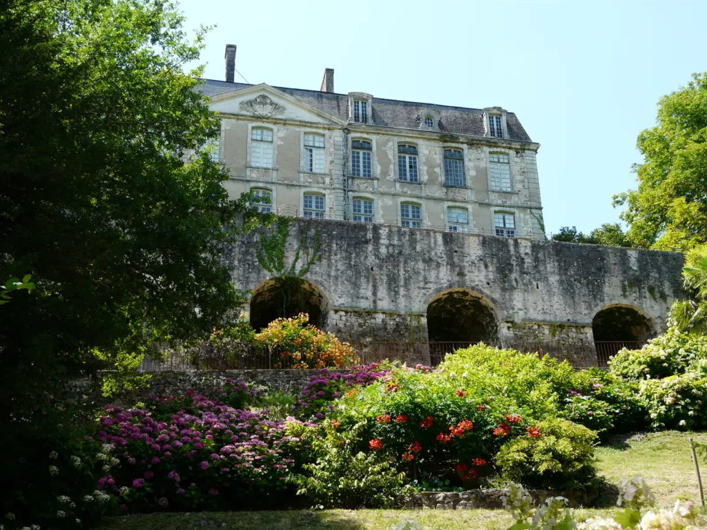 Nontron — le château et ses jardins en terrasses