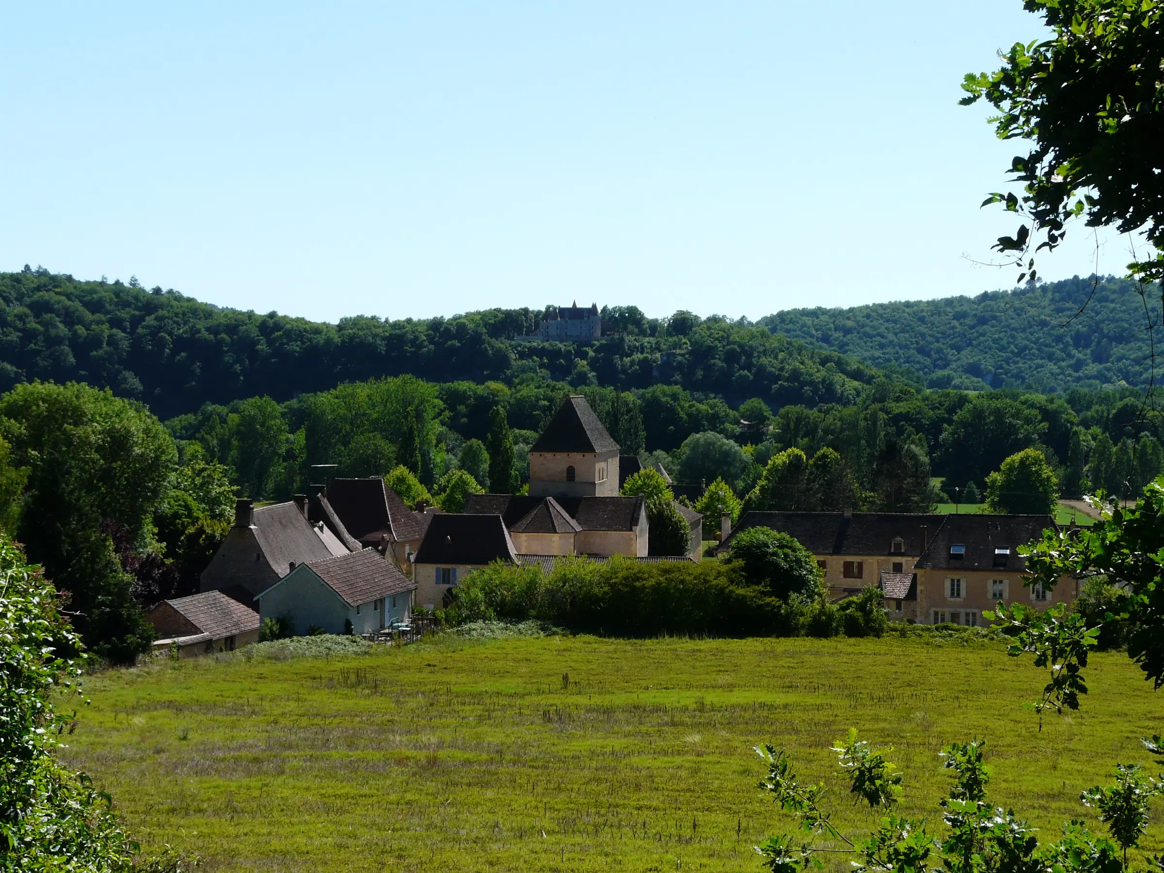 Préhisto Parc — le village de Tursac dans la vallée de la Vézère