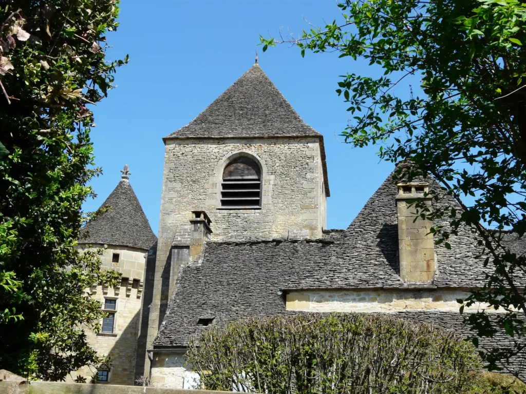 Saint-Geniès — toits de lauzes et lanternon d'une chapelle