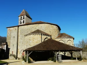 Saint-Jean-de-Côle — église Saint-Jean-Baptiste et sa halle