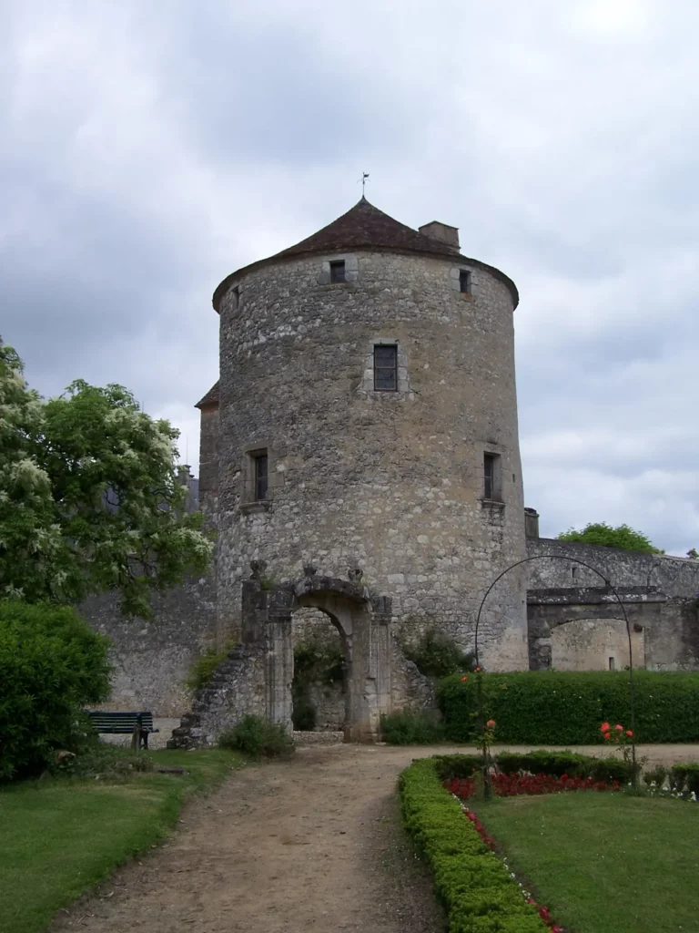 Tour de Montaigne — la tour de Montaigne, seul vestige du château du XVIe siècle