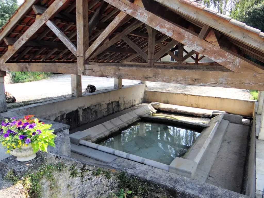 Villefranche-du-Périgord — le lavoir couvert de Villefranche-du-Périgord
