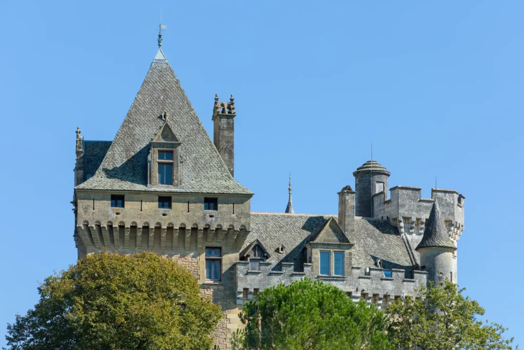 Vitrac — le château de Montfort sur son éperon