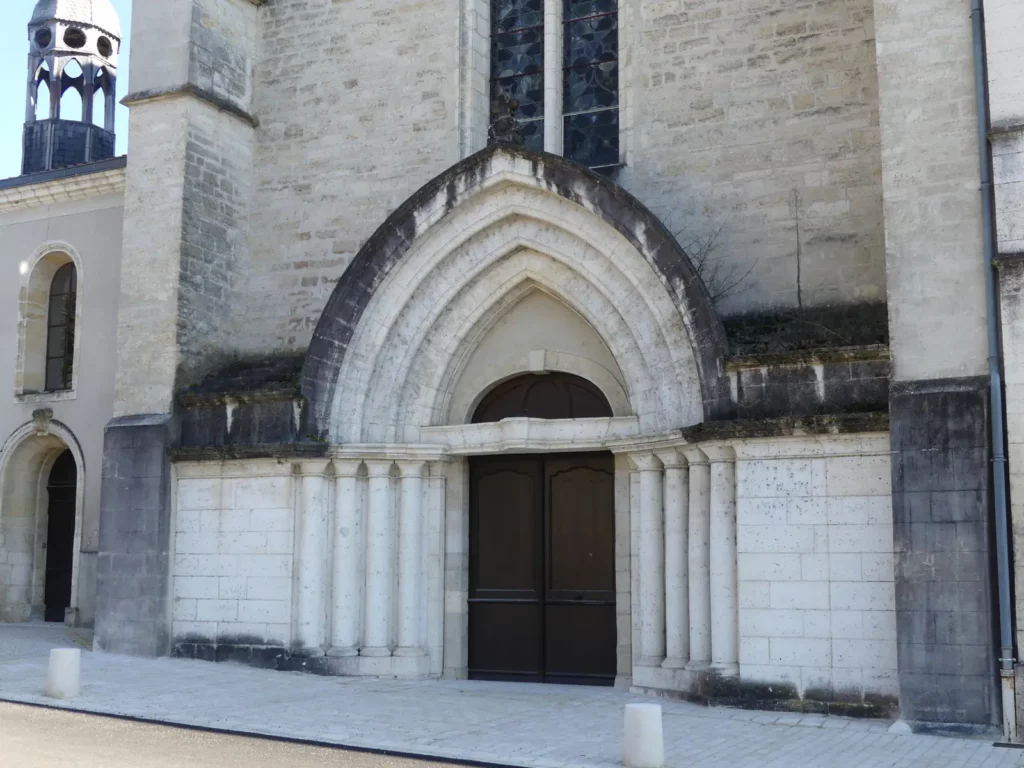 Chartreuse de Vauclaire — le portail de la chapelle de Vauclaire
