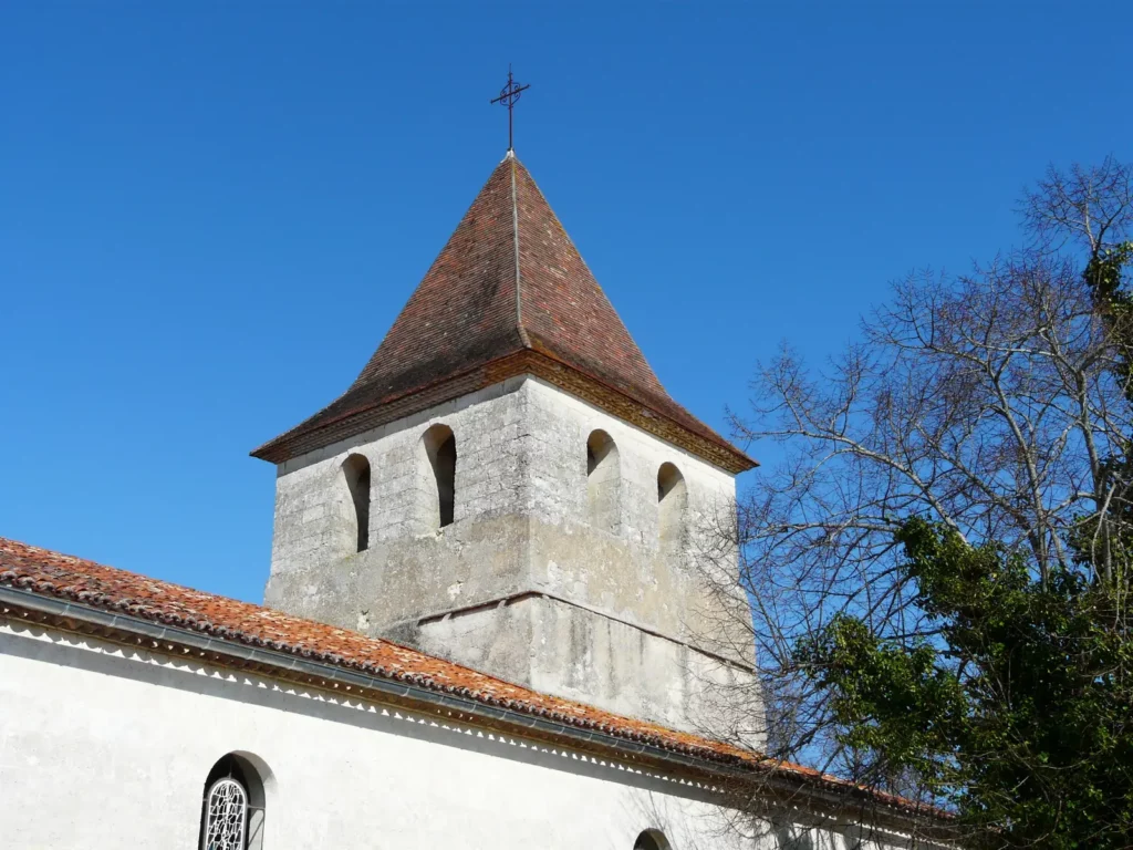 Collégiale Notre-Dame de Ribérac — le clocher de la collégiale vu du sud-ouest