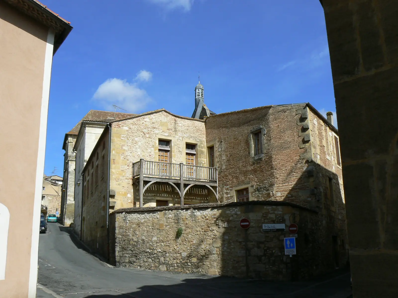 Dordonha, pôle patrimonial de Bergerac — façade de la Petite Mission, bâtiment de Dordonha dans le vieux Bergerac
