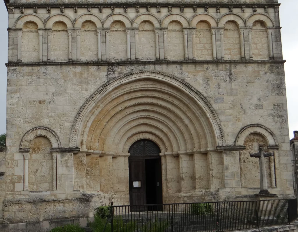 Église et musées de Saint-Privat-des-Prés