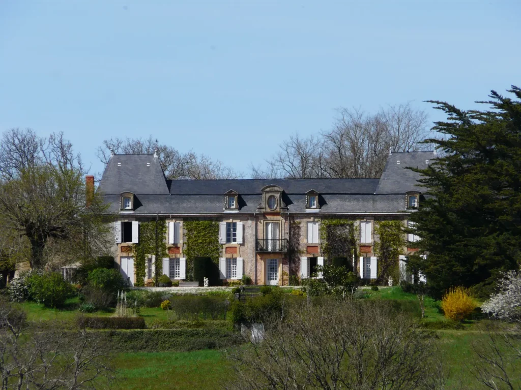 Musée Napoléon du château de la Pommerie — façade sud du château de la Pommerie