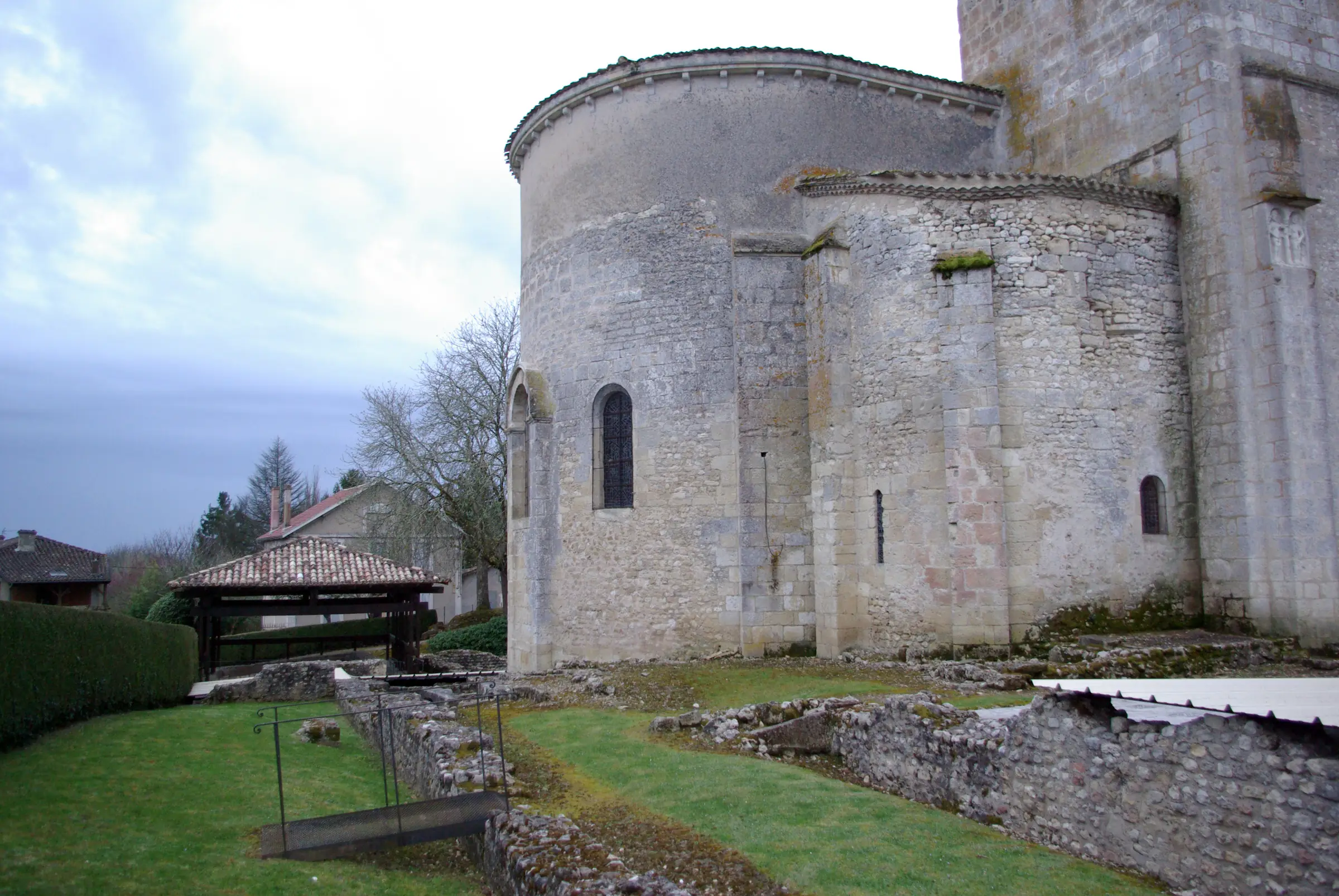 Villa gallo-romaine de Montcaret — vestiges de la villa gallo-romaine au pied de l’église de Montcaret